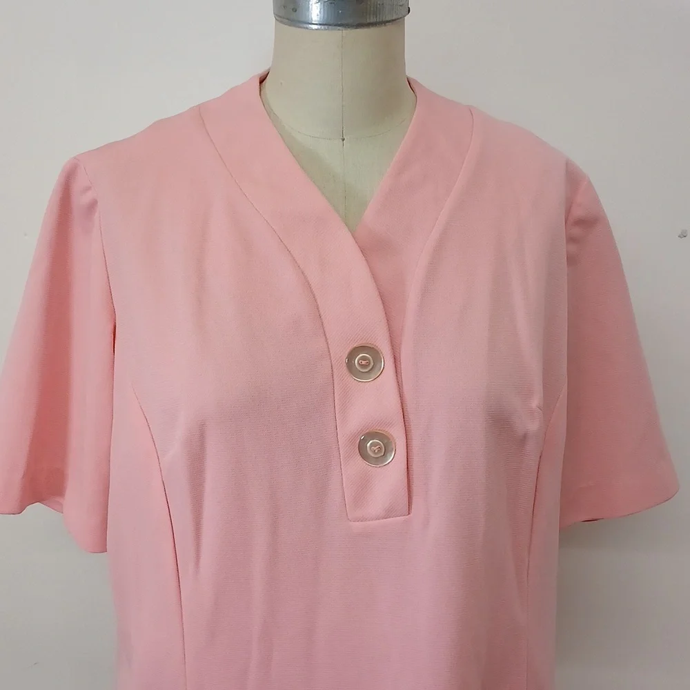 Vintage Eileen Scott Pink Polyester House Dress with Faux Pockets / Size 22 1/2